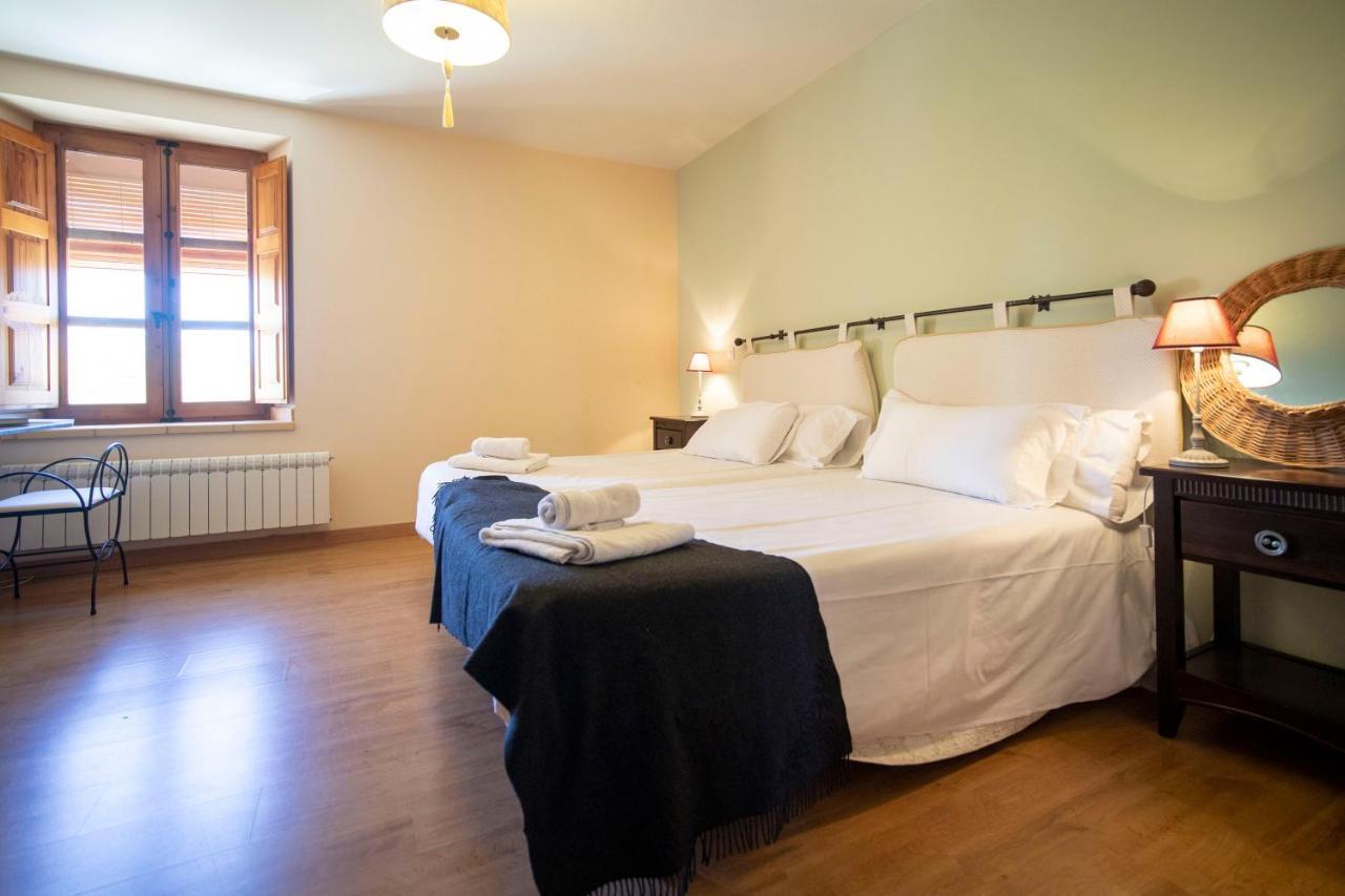 Apartamentos Ribera Del Duero Las Escuelas Vadocondes Екстер'єр фото